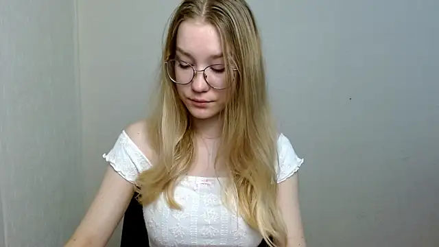 cindi hot online show from 11/08/25, 10:26