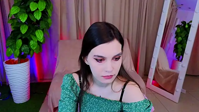 SusieMorris online show from 03/21/25, 01:45