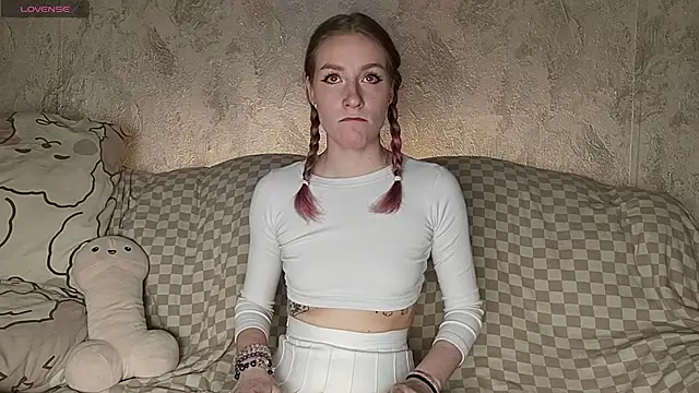 Snapshot of Lillian_Lahot chatting on 03/20/26, 02:11 Lillian Lahot online show from 03/20/26, 02:11