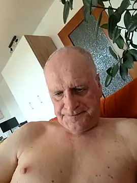 Milkasahne64 online show from 04/17/26, 01:03