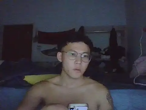 ZHIIz online show from 12/18/25, 01:06