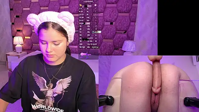 Trianna   online show from 11/21/25, 02:05