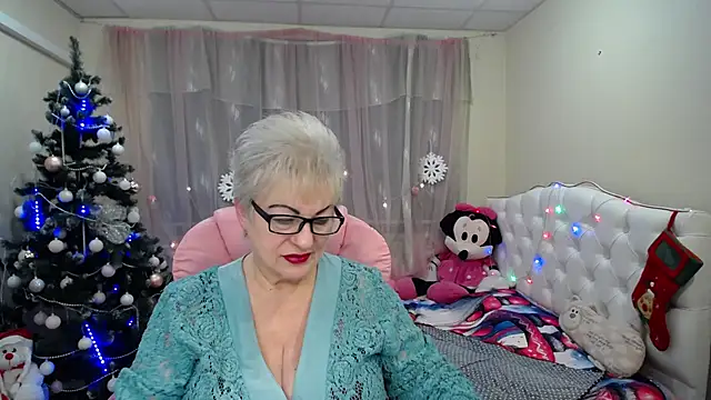 Snapshot of KayleSmoll chatting on 01/08/25, 10:37 KayleSmoll online show from 01/08/25, 10:37