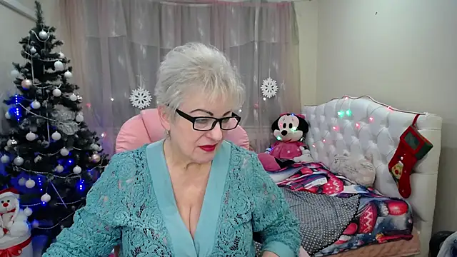 Snapshot of KayleSmoll chatting on 01/15/25, 10:13 KayleSmoll online show from 01/15/25, 10:13