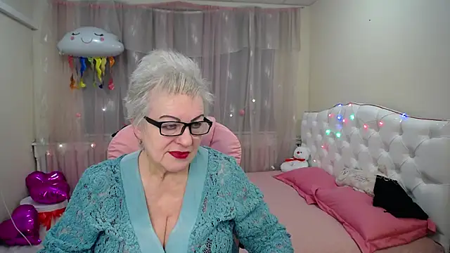 Snapshot of KayleSmoll chatting on 01/24/25, 07:28 KayleSmoll online show from 01/24/25, 07:28