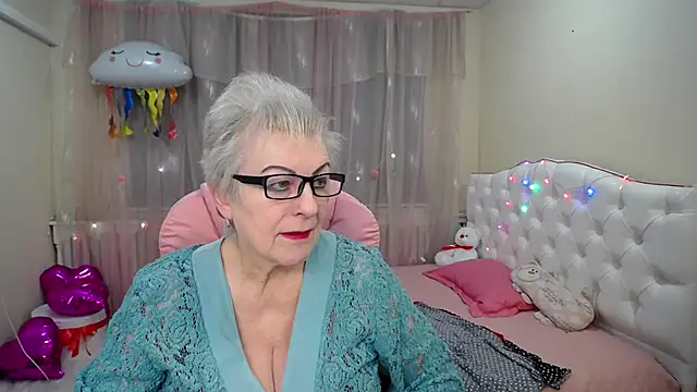 Snapshot of KayleSmoll chatting on 01/24/25, 10:30 KayleSmoll online show from 01/24/25, 10:30