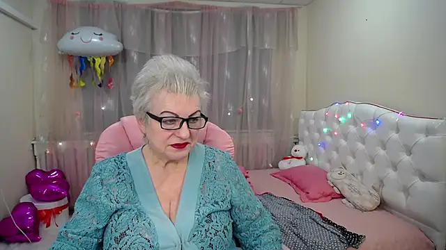 Snapshot of KayleSmoll chatting on 01/25/25, 01:32 KayleSmoll online show from 01/25/25, 01:32