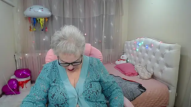 Snapshot of KayleSmoll chatting on 01/29/25, 04:36 KayleSmoll online show from 01/29/25, 04:36