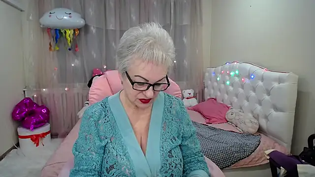 Snapshot of KayleSmoll chatting on 01/29/25, 10:32 KayleSmoll online show from 01/29/25, 10:32