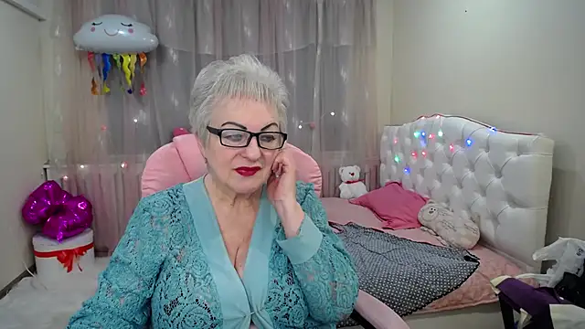 Snapshot of KayleSmoll chatting on 01/30/25, 01:33 KayleSmoll online show from 01/30/25, 01:33