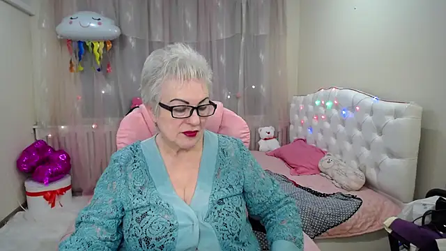 Snapshot of KayleSmoll chatting on 01/30/25, 04:37 KayleSmoll online show from 01/30/25, 04:37