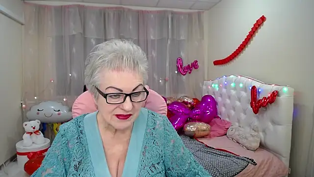 Snapshot of KayleSmoll chatting on 01/31/25, 10:42 KayleSmoll online show from 01/31/25, 10:42