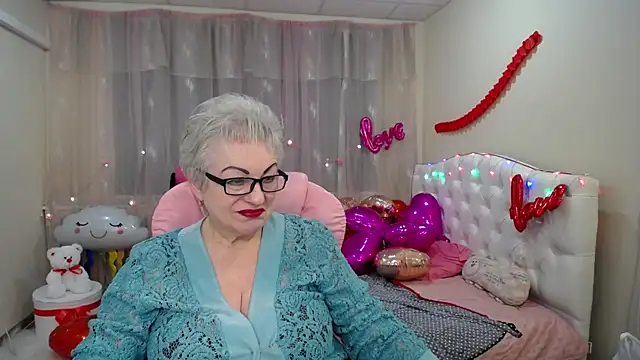 Snapshot of KayleSmoll chatting on 02/01/25, 01:44 KayleSmoll online show from 02/01/25, 01:44