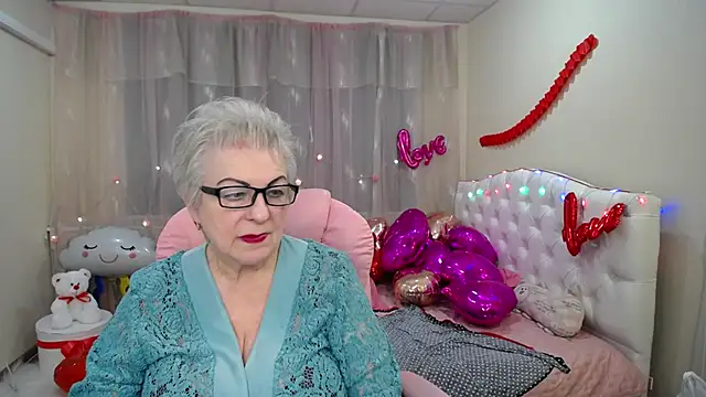 Snapshot of KayleSmoll chatting on 02/01/25, 04:46 KayleSmoll online show from 02/01/25, 04:46