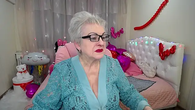 Snapshot of KayleSmoll chatting on 02/02/25, 10:28 KayleSmoll online show from 02/02/25, 10:28