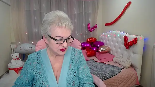 Snapshot of KayleSmoll chatting on 02/04/25, 10:34 KayleSmoll online show from 02/04/25, 10:34