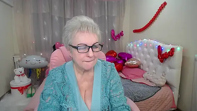 Snapshot of KayleSmoll chatting on 02/05/25, 01:37 KayleSmoll online show from 02/05/25, 01:37