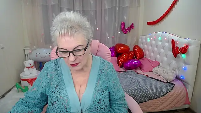 Snapshot of KayleSmoll chatting on 02/08/25, 04:36 KayleSmoll online show from 02/08/25, 04:36