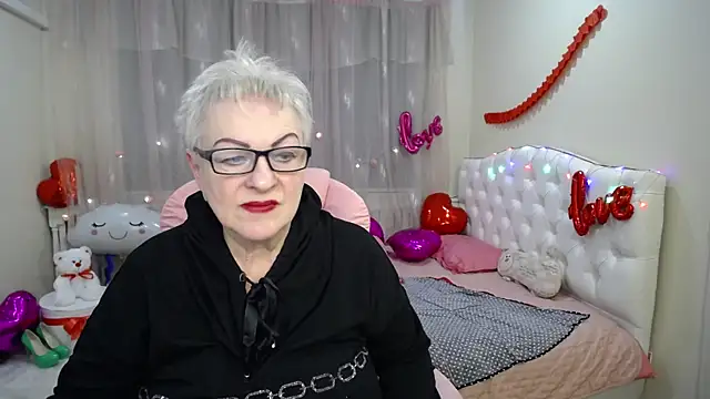 Snapshot of KayleSmoll chatting on 02/12/25, 02:03 KayleSmoll online show from 02/12/25, 02:03