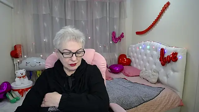 Snapshot of KayleSmoll chatting on 02/12/25, 05:05 KayleSmoll online show from 02/12/25, 05:05