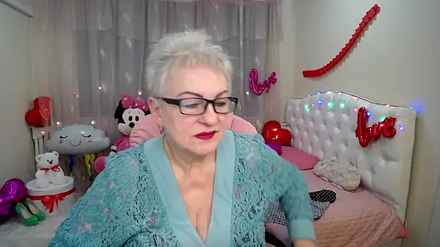 Snapshot of KayleSmoll chatting on 02/13/25, 01:40 KayleSmoll online show from 02/13/25, 01:40