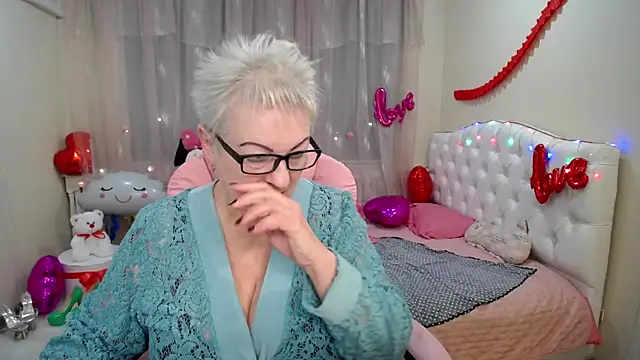 Snapshot of KayleSmoll chatting on 02/15/25, 04:36 KayleSmoll online show from 02/15/25, 04:36