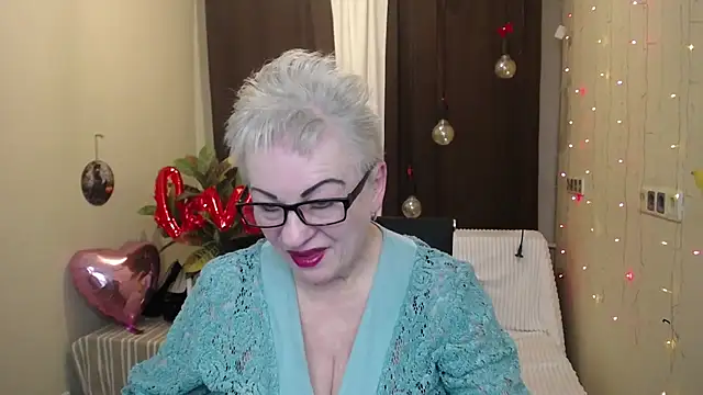Snapshot of KayleSmoll chatting on 02/15/25, 07:28 KayleSmoll online show from 02/15/25, 07:28