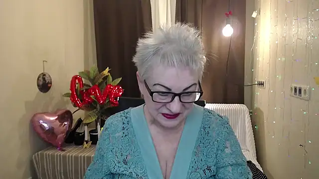 Snapshot of KayleSmoll chatting on 02/15/25, 10:31 KayleSmoll online show from 02/15/25, 10:31