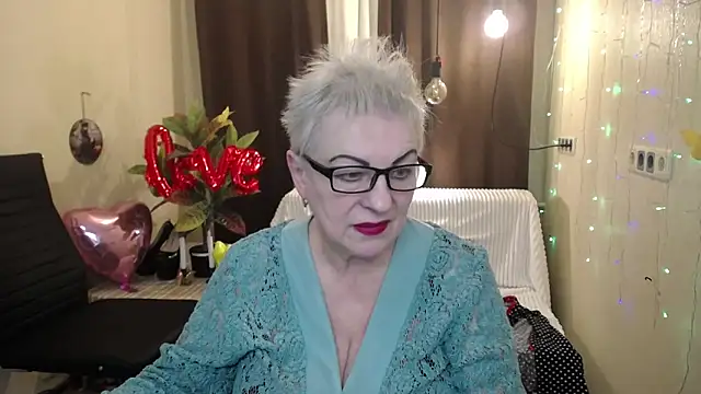 Snapshot of KayleSmoll chatting on 02/16/25, 01:47 KayleSmoll online show from 02/16/25, 01:47