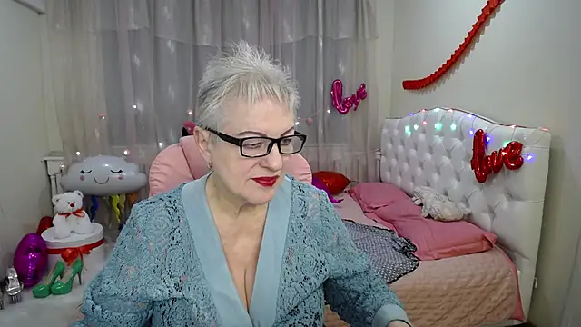 Snapshot of KayleSmoll chatting on 02/18/25, 07:41 KayleSmoll online show from 02/18/25, 07:41