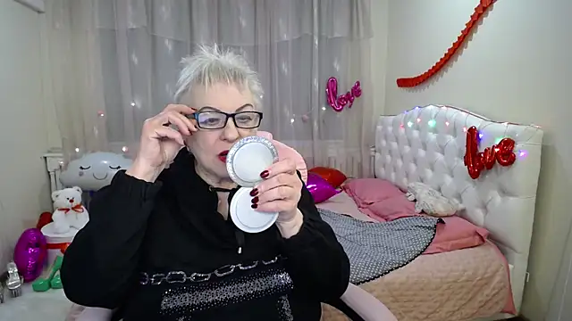 Snapshot of KayleSmoll chatting on 02/19/25, 04:55 KayleSmoll online show from 02/19/25, 04:55