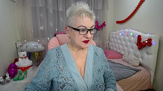 Snapshot of KayleSmoll chatting on 02/19/25, 10:20 KayleSmoll online show from 02/19/25, 10:20