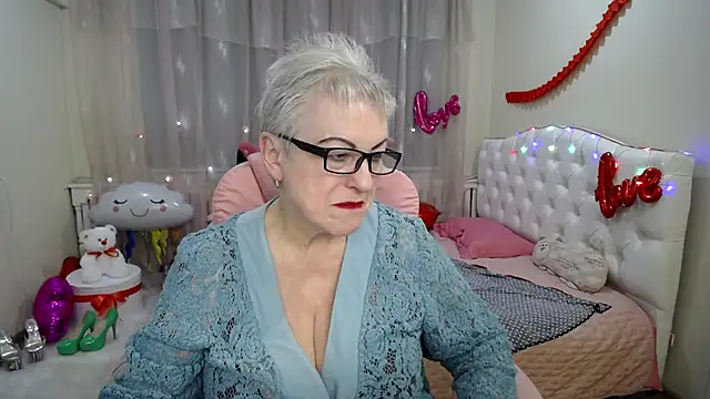 Snapshot of KayleSmoll chatting on 02/20/25, 04:28 KayleSmoll online show from 02/20/25, 04:28