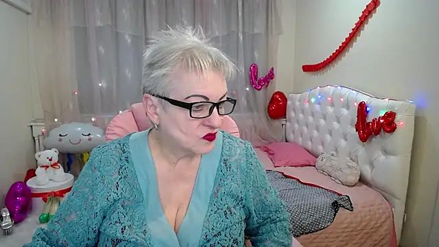 Snapshot of KayleSmoll chatting on 02/22/25, 05:34 KayleSmoll online show from 02/22/25, 05:34