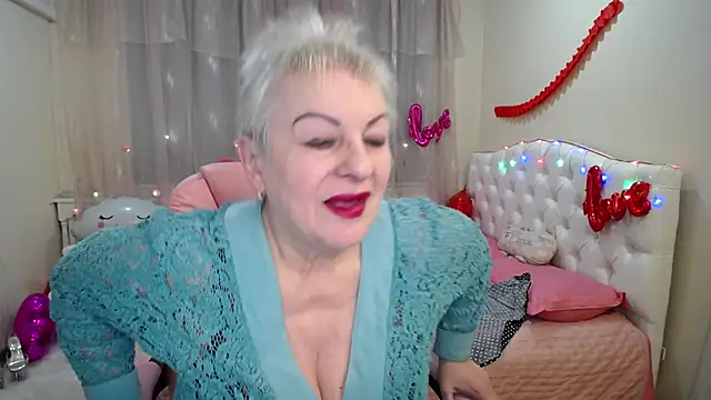 Snapshot of KayleSmoll chatting on 02/22/25, 10:20 KayleSmoll online show from 02/22/25, 10:20