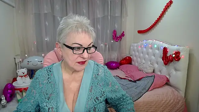 Snapshot of KayleSmoll chatting on 02/26/25, 10:42 KayleSmoll online show from 02/26/25, 10:42