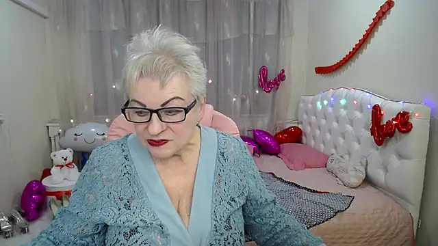 Snapshot of KayleSmoll chatting on 03/01/25, 01:53 KayleSmoll online show from 03/01/25, 01:53