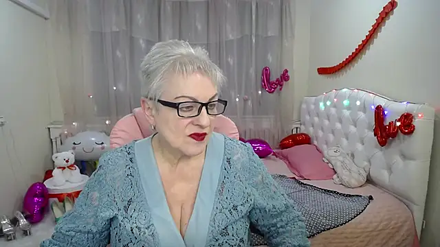 Snapshot of KayleSmoll chatting on 03/04/25, 10:38 KayleSmoll online show from 03/04/25, 10:38