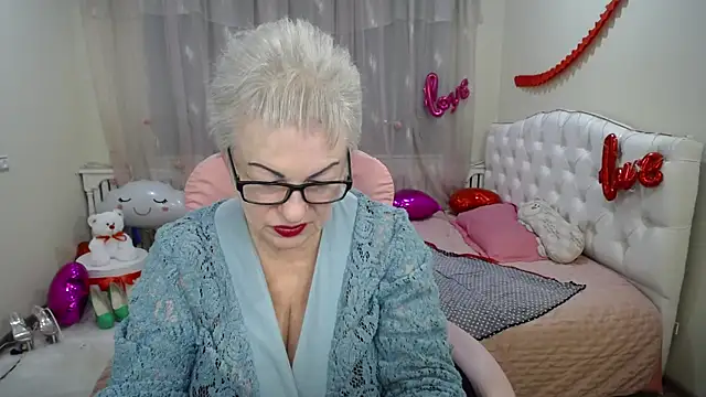 Snapshot of KayleSmoll chatting on 03/09/25, 01:25 KayleSmoll online show from 03/09/25, 01:25