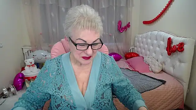 Snapshot of KayleSmoll chatting on 03/09/25, 04:49 KayleSmoll online show from 03/09/25, 04:49