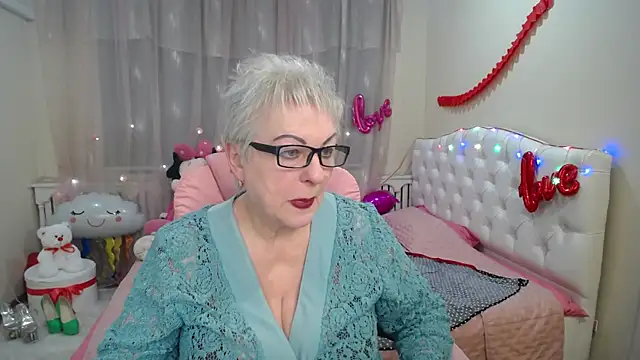 Snapshot of KayleSmoll chatting on 03/12/25, 01:36 KayleSmoll online show from 03/12/25, 01:36