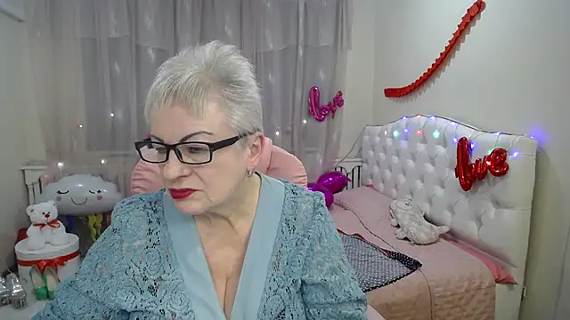 Snapshot of KayleSmoll chatting on 03/12/25, 10:17 KayleSmoll online show from 03/12/25, 10:17
