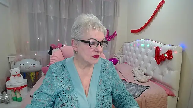 Snapshot of KayleSmoll chatting on 03/13/25, 04:27 KayleSmoll online show from 03/13/25, 04:27
