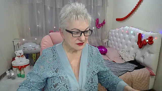 Snapshot of KayleSmoll chatting on 03/14/25, 10:38 KayleSmoll online show from 03/14/25, 10:38