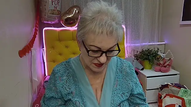 Snapshot of KayleSmoll chatting on 03/16/25, 01:28 KayleSmoll online show from 03/16/25, 01:28