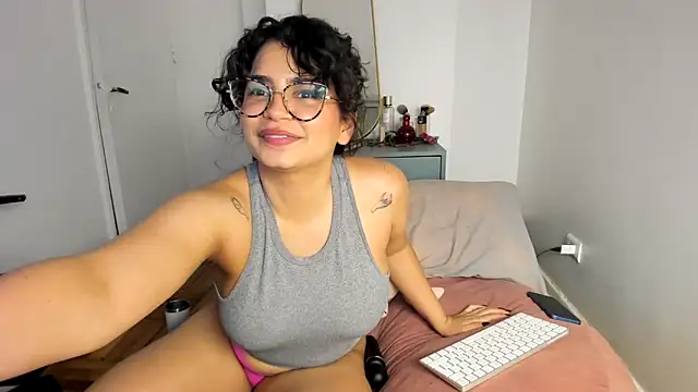 cinnamon rosa online show from 02/07/25, 12:53