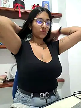 Snapshot of Sofythom1 chatting on 07/19/26, 03:21 Sofythom1 online show from 07/19/26, 03:21