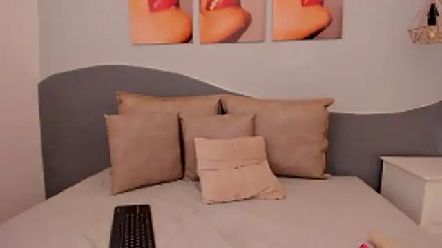 MarianaSanz online show from 11/13/25, 04:06