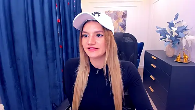 SelenaeMoore online show from 11/13/25, 07:35