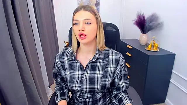 SelenaeMoore online show from 03/02/26, 07:54